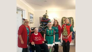 Roseland Court enjoy elf day excitement