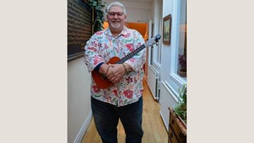 Ukulele Piddle Paul visits Bath care home