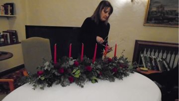 Festive Scentiments session is a success at Tetbury care home