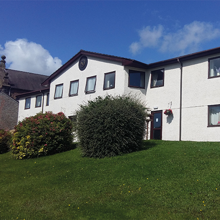 Cwrt-Clwydi-Gwyn 